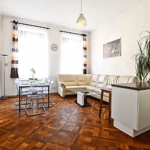 Spacious Cozy In Centre Prag